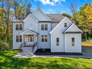 8 Hough Rd., Sutton, MA 01590