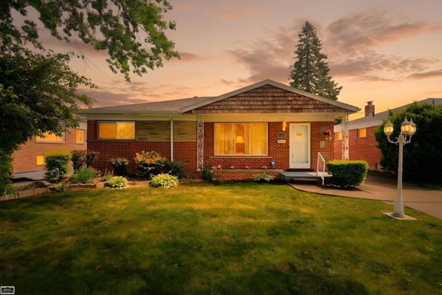 20424 Sunnydale Street, St Clair Shores, MI 48081