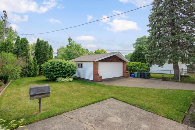 20424 Sunnydale Street, St Clair Shores, MI 48081