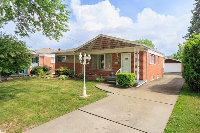 20424 Sunnydale Street, St Clair Shores, MI 48081