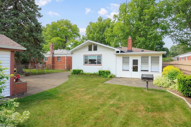 20424 Sunnydale Street, St Clair Shores, MI 48081
