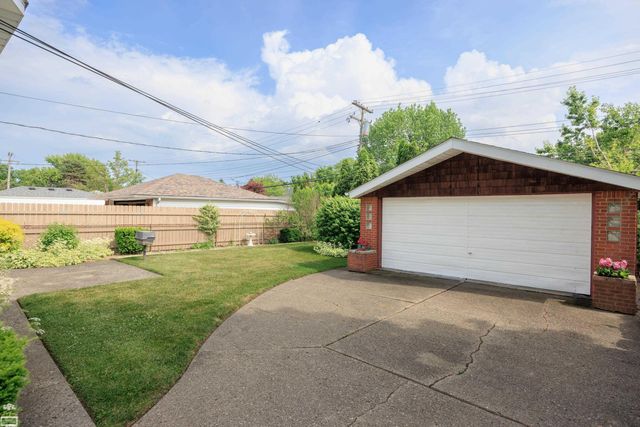 20424 Sunnydale Street, St Clair Shores, MI 48081