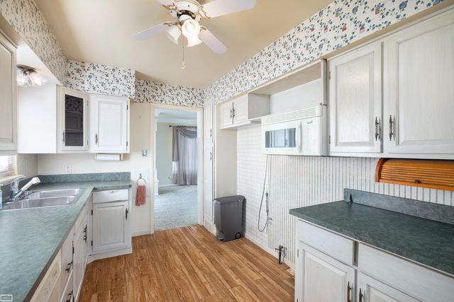 20424 Sunnydale Street, St Clair Shores, MI 48081