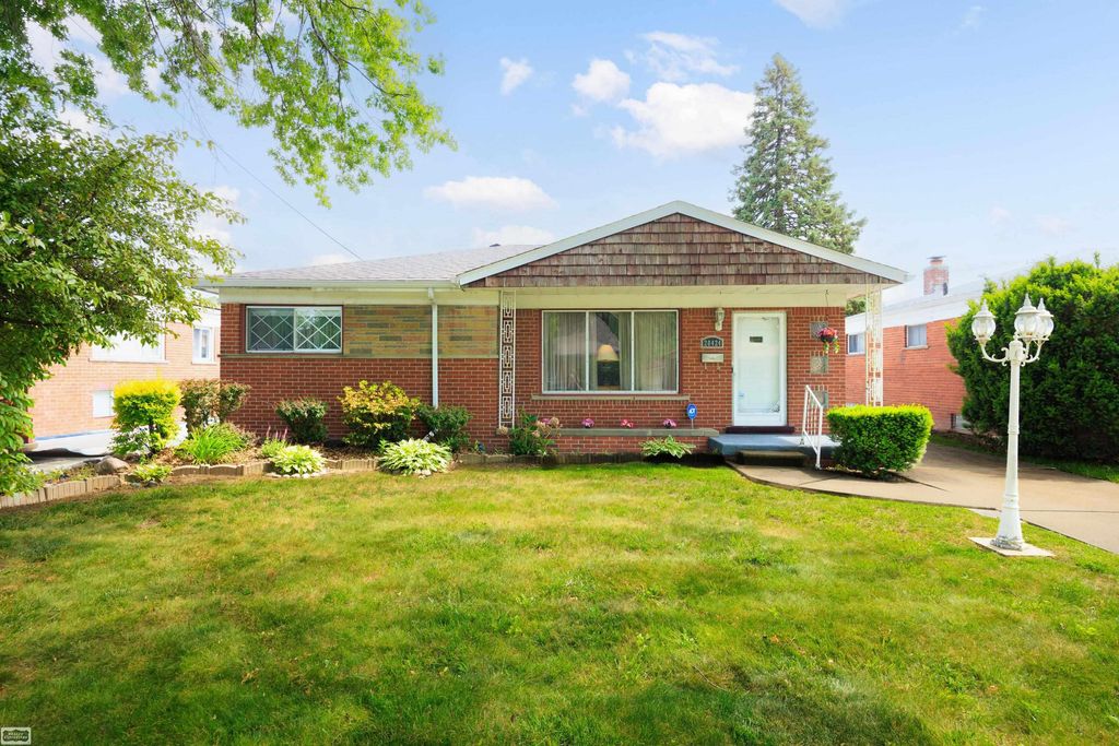 20424 Sunnydale Street, St Clair Shores, MI 48081