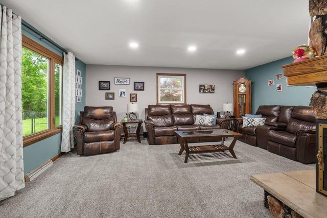 1708 THELEN AVENUE, Kaukauna, WI 54130