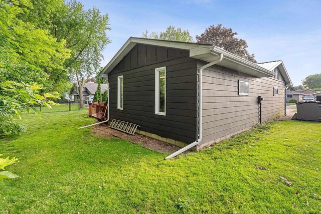 1708 THELEN AVENUE, Kaukauna, WI 54130
