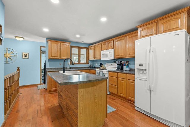 1708 THELEN AVENUE, Kaukauna, WI 54130