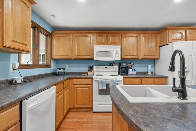 1708 THELEN AVENUE, Kaukauna, WI 54130