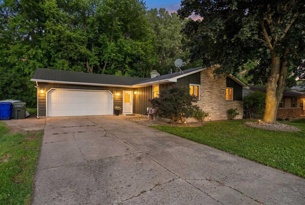 1708 THELEN AVENUE, Kaukauna, WI 54130