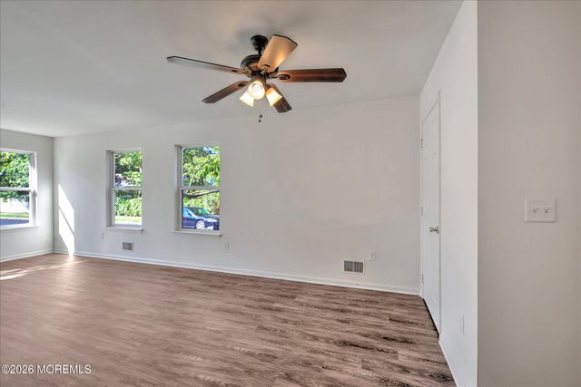 11 Esplanade Way, Bayville, NJ 08721