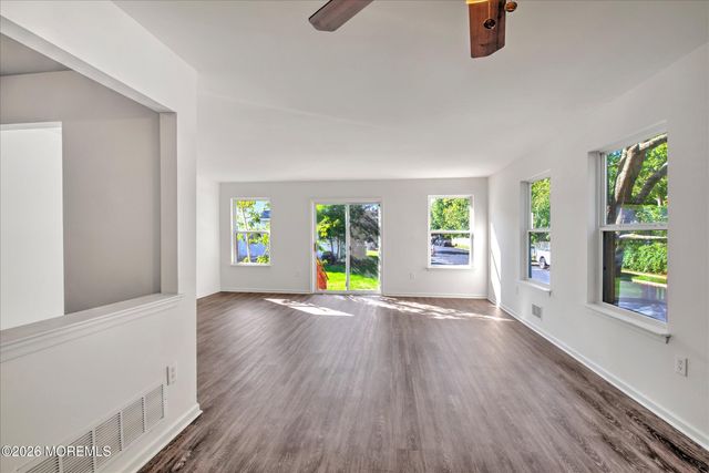 11 Esplanade Way, Bayville, NJ 08721