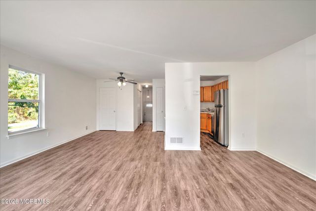 11 Esplanade Way, Bayville, NJ 08721