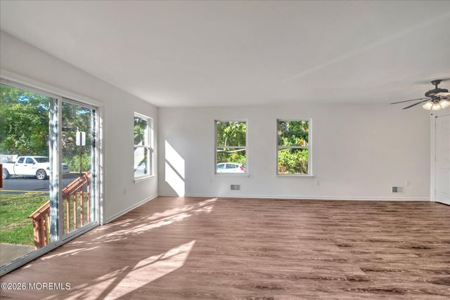 11 Esplanade Way, Bayville, NJ 08721