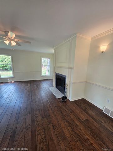 1210 Springborrow Drive, Flint Charter Township, MI 48532