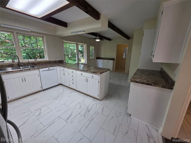1210 Springborrow Drive, Flint Charter Township, MI 48532