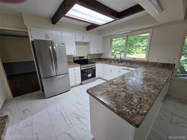 1210 Springborrow Drive, Flint Charter Township, MI 48532