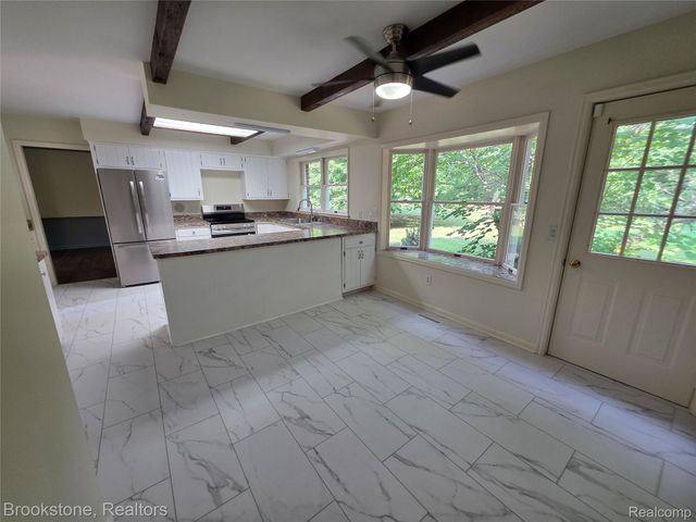 1210 Springborrow Drive, Flint Charter Township, MI 48532