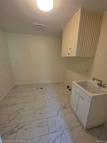 1210 Springborrow Drive, Flint Charter Township, MI 48532