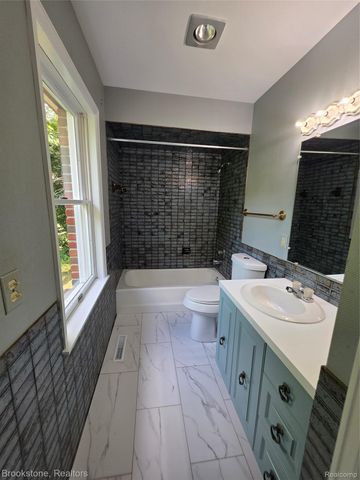 1210 Springborrow Drive, Flint Charter Township, MI 48532