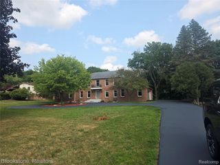 1210 Springborrow Drive, Flint Charter Township, MI 48532
