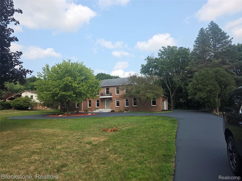 1210 Springborrow Drive, Flint Charter Township, MI 48532