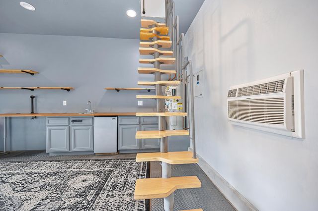 2027 Sloat Way, Sacramento, CA 95818