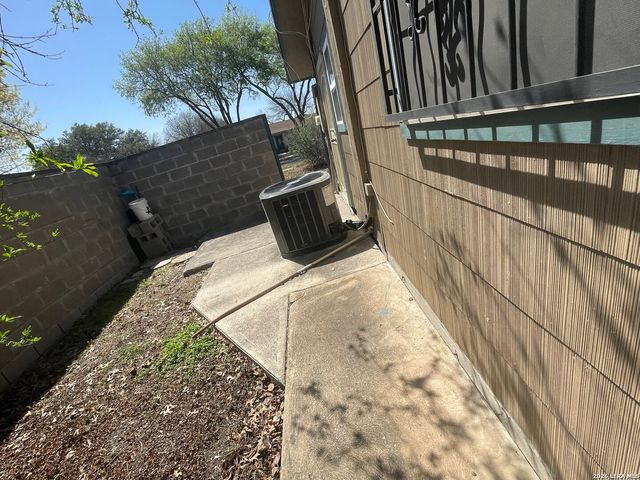4830 Castle Bridge, San Antonio, TX 78218