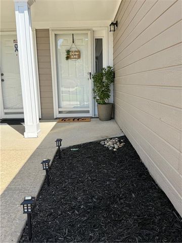 5613 NW Moonlight Meadow Court, Lee's Summit, MO 64064