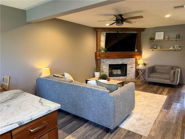 5613 NW Moonlight Meadow Court, Lee's Summit, MO 64064