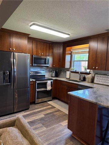 5613 NW Moonlight Meadow Court, Lee's Summit, MO 64064
