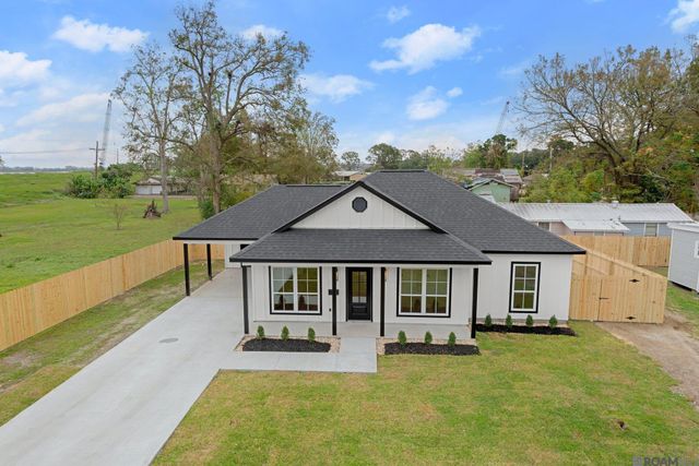 105 Oak St, Donaldsonville, LA 70346