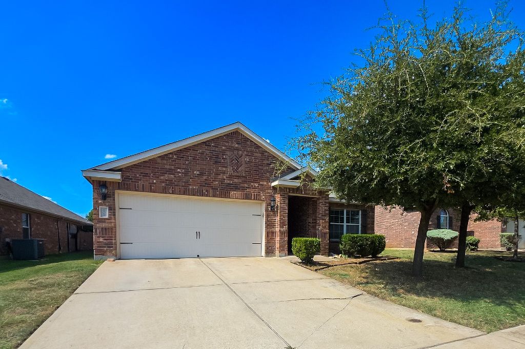 609 Canoe Way, Crowley, TX 76036