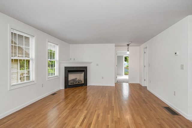 24 Royal Ave 24, Dracut, MA 01826