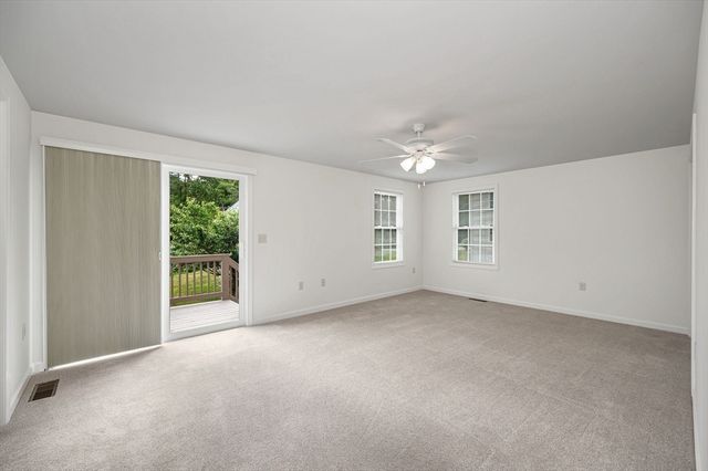 24 Royal Ave 24, Dracut, MA 01826