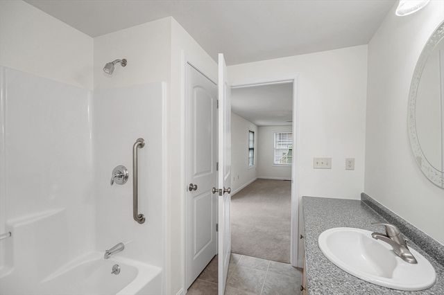 24 Royal Ave 24, Dracut, MA 01826