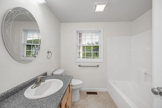 24 Royal Ave 24, Dracut, MA 01826