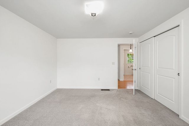 24 Royal Ave 24, Dracut, MA 01826