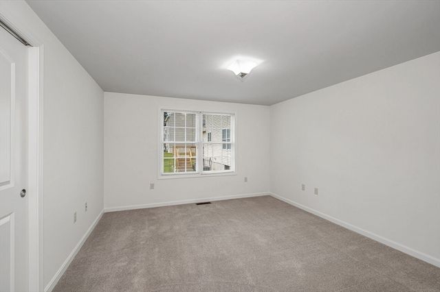 24 Royal Ave 24, Dracut, MA 01826