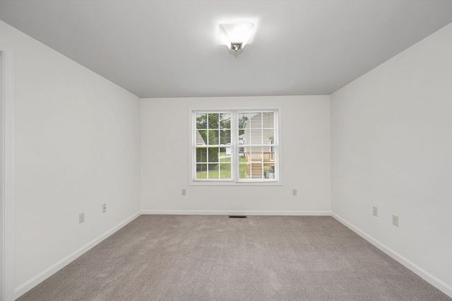 24 Royal Ave 24, Dracut, MA 01826