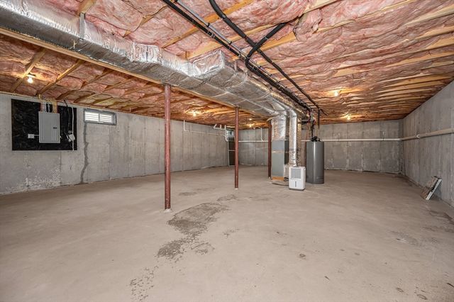 24 Royal Ave 24, Dracut, MA 01826