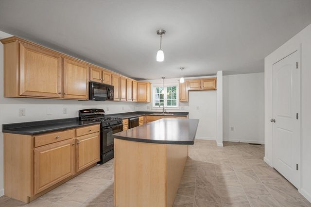 24 Royal Ave 24, Dracut, MA 01826