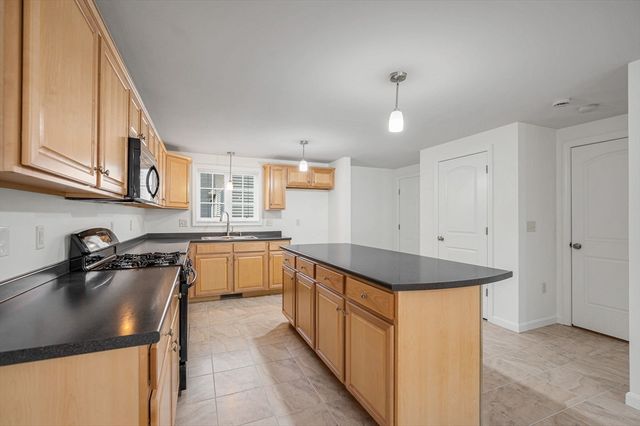 24 Royal Ave 24, Dracut, MA 01826