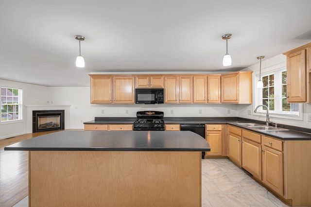 24 Royal Ave 24, Dracut, MA 01826