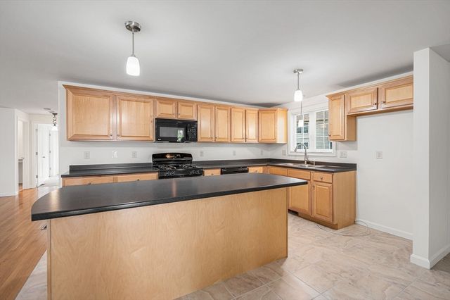 24 Royal Ave 24, Dracut, MA 01826