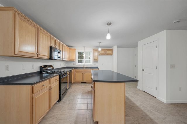 24 Royal Ave 24, Dracut, MA 01826