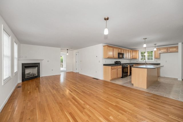 24 Royal Ave 24, Dracut, MA 01826