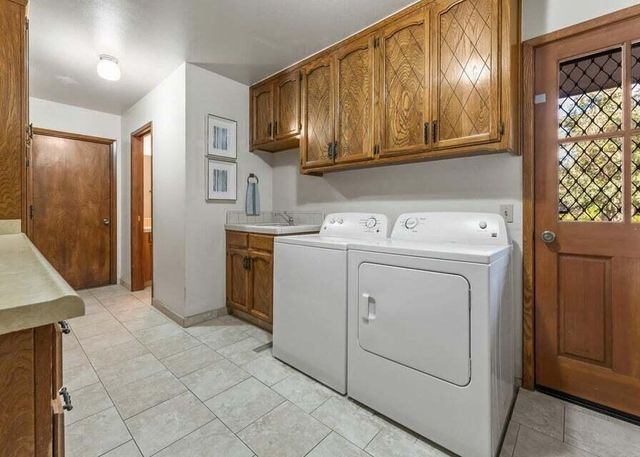 676 Sol Road, Visalia, CA 93292