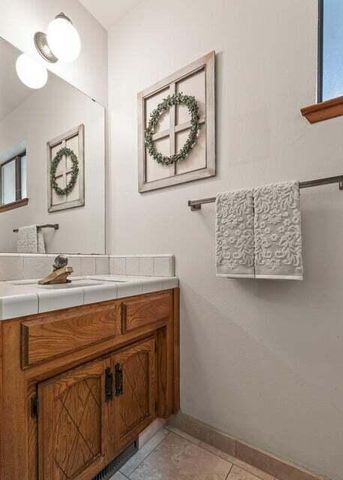 676 Sol Road, Visalia, CA 93292