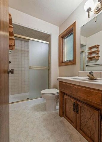 676 Sol Road, Visalia, CA 93292