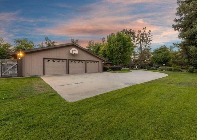 676 Sol Road, Visalia, CA 93292